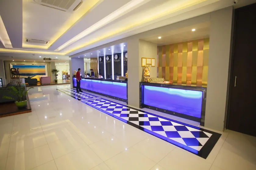 Grand Pink Hotel Hatyai - Image 1