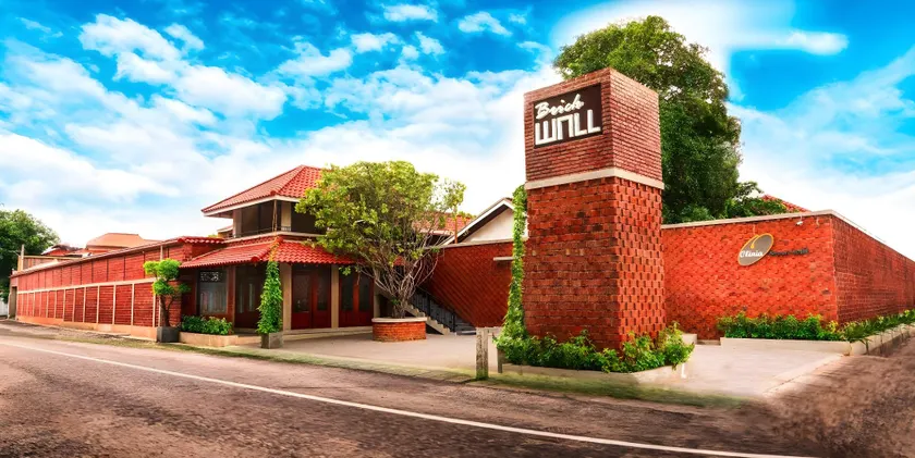 Olinia Airport Hotel - Image 1