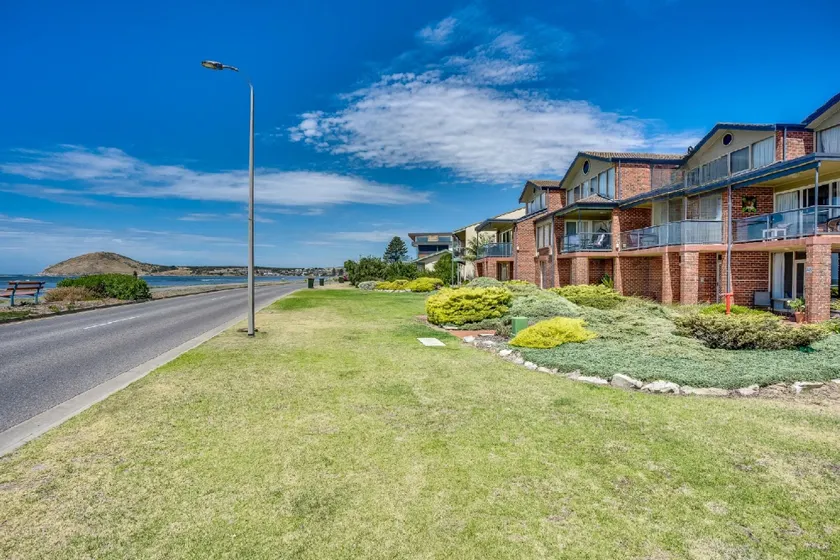 Granite Views Beachfront Apartment + WiFi - Image 1