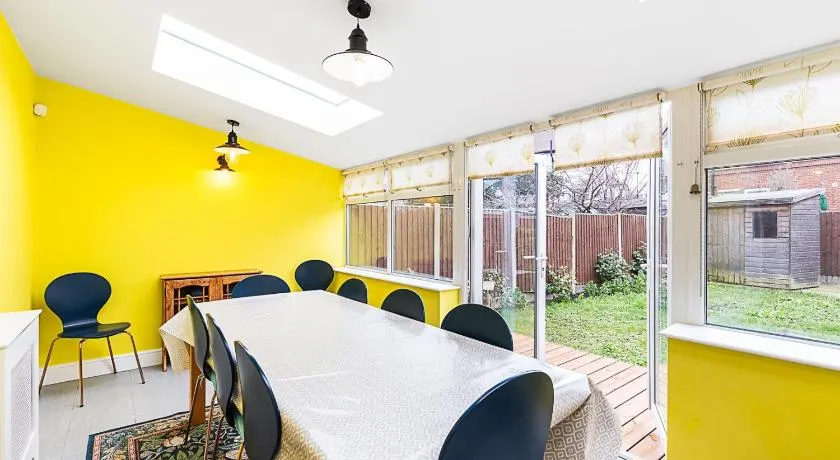 Urban Garden House Stratford - Image 1