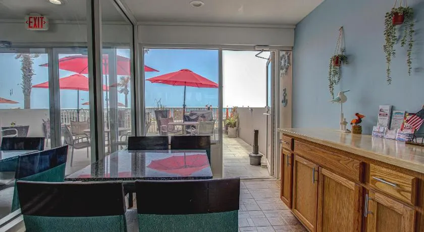 Beach House Inn with POOL & Hot Tub - Image 1