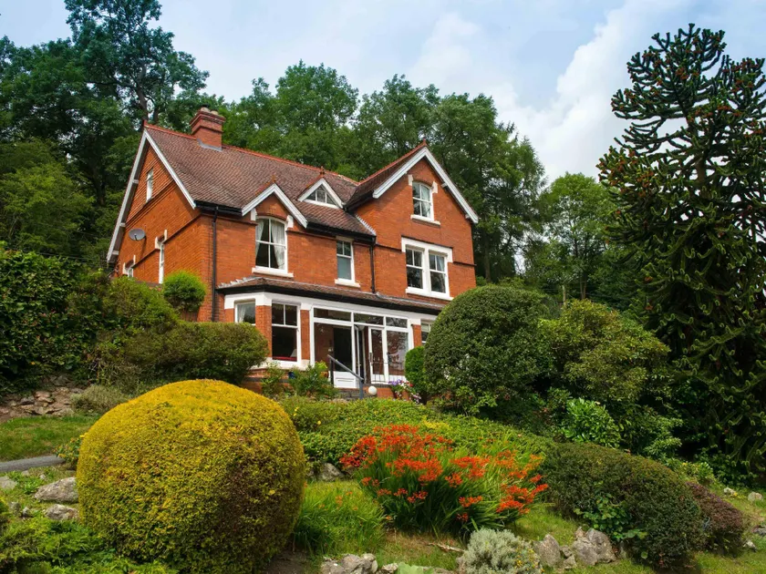 Mynd House - Image 1