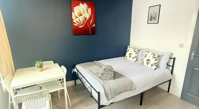 Tottenham En Suites Guest Rooms - Image 1