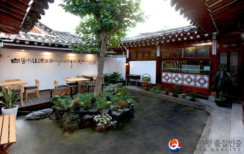 Moggoji Hanok Guesthouse - Image 1