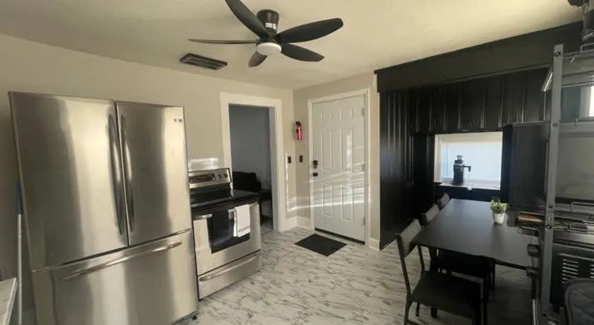 3 BR Apartment Near Wesleyan 202 - Image 1