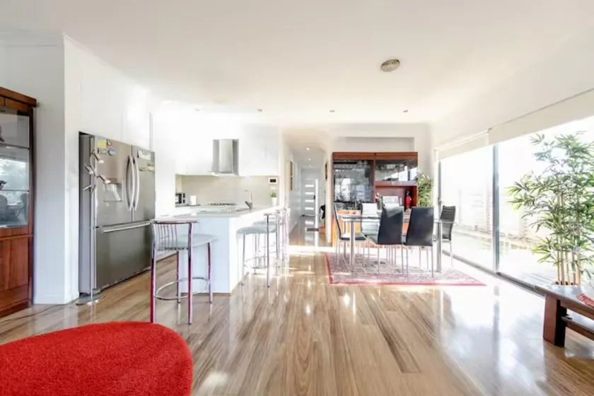 Cosy Modern home in Epping close to all amenities - Image 1