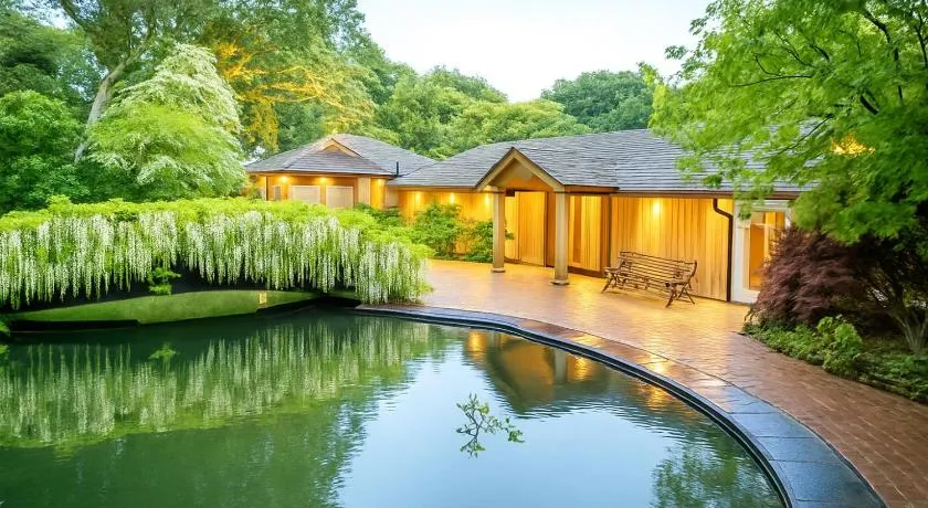 Pinetum Garden Retreats - Image 1