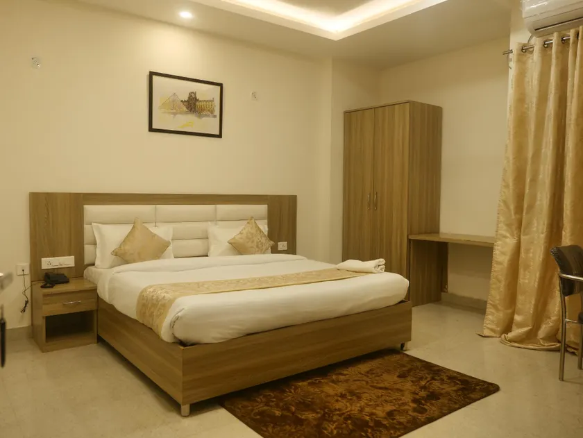 Hotel Silver Bliss - Image 1