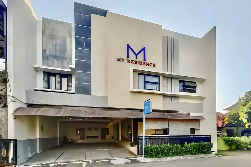 RedDoorz Syariah Plus near Cirebon Super Block Mall 2 - Image 1