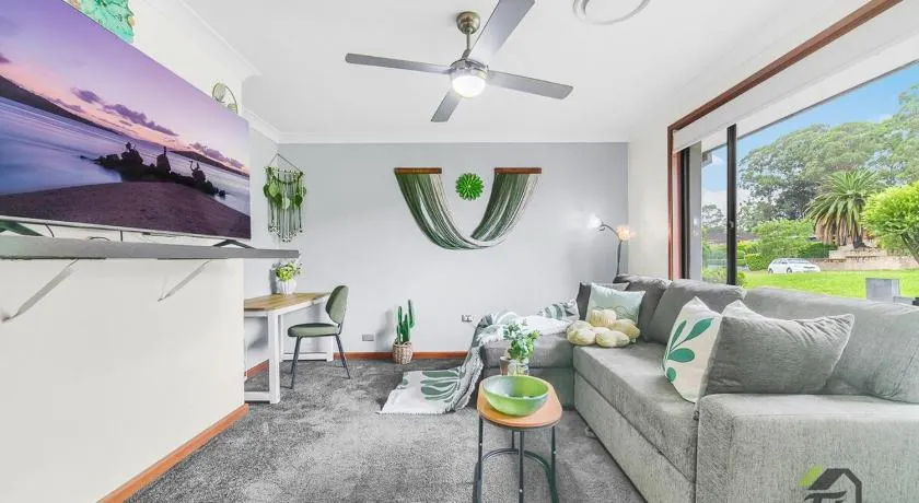 Located in Cranebrook, 3 bedrooms, relaxing home - Image 1