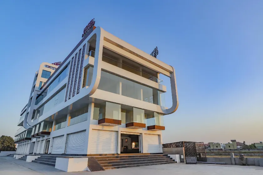 OYO 77910 Hotel Devanshi - Image 1