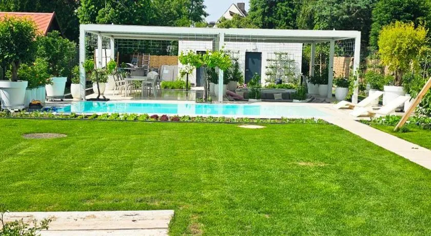 Appartement avec terrasse, barbecue et piscine privée - Image 1