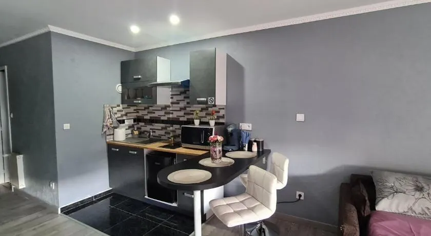 Luxe -Style - Image 1