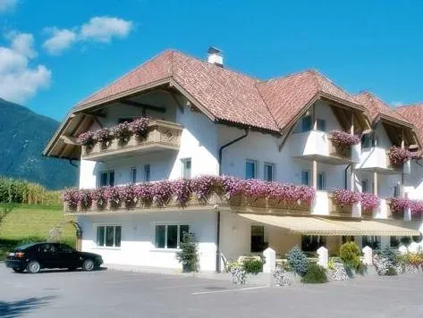 Hotel Wochtla Buam Aktivhotel am Kronplatz mit Sauna - Image 1