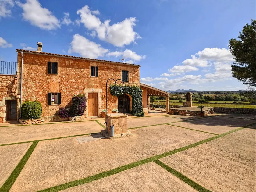 Finca in Manacor with Pool & Near Beaches - Image 1