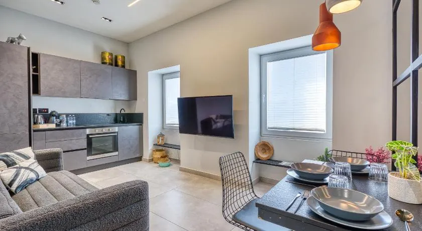 Stylish 1-Bedroom Apartment Just 5 Minutes from Valletta by Ferry - Image 1