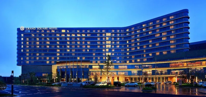 Grand Square Hotel Wuhu - Image 1