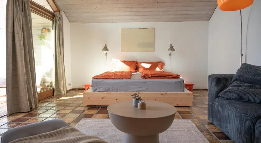 Pura Apartments - Image 1