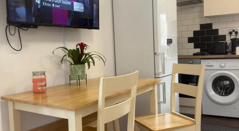 Central London - ground floor 2 bedrooms apartment - Image 1