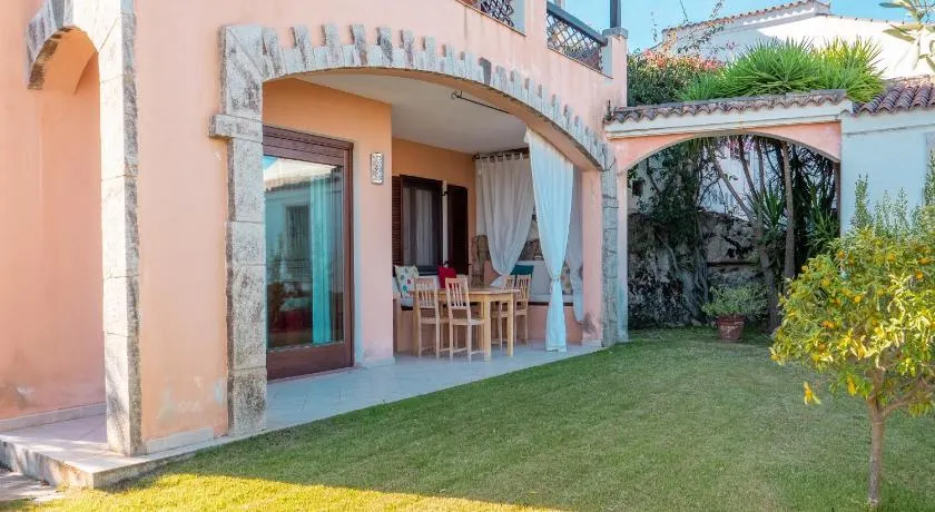 Villa Victoria 1.5 Km From The Beach - Happy Rentals - Image 1