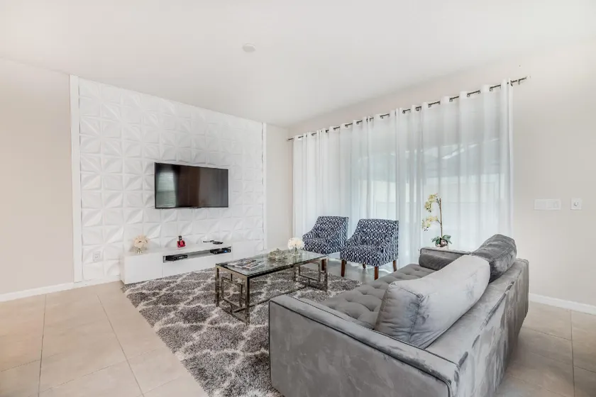 Solara Resort Townhome, 15 minutes from Disney - Image 1