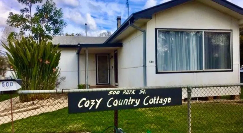 Cosy Country Cottage with AirCon - Image 1
