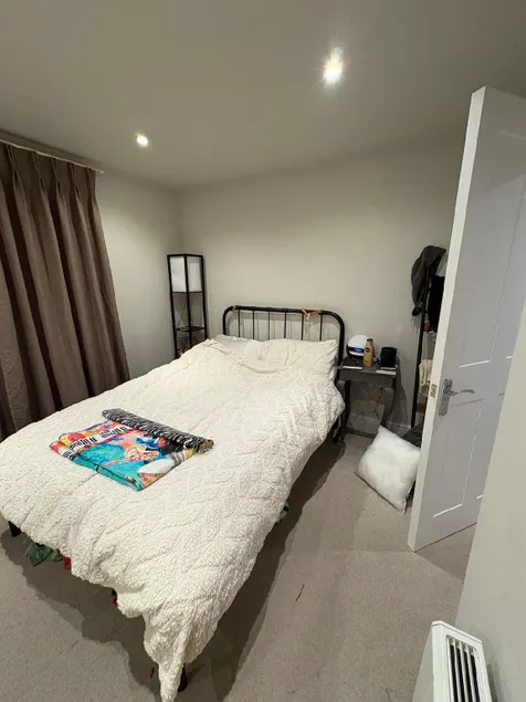 1BR Apt | Sleeps 4 | By Station + Watercress Line - Image 1
