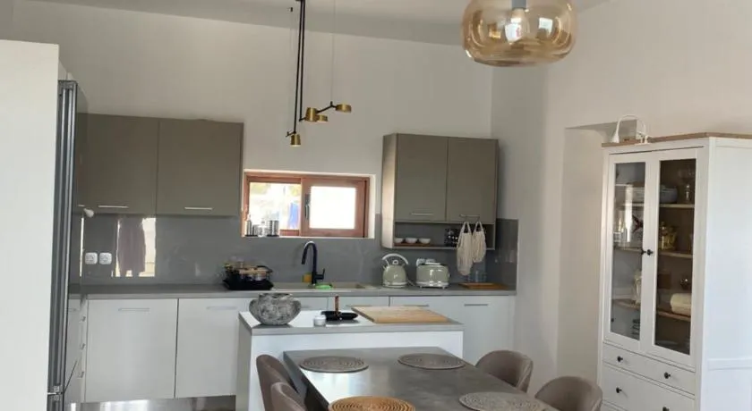 olive bay retreat - Image 1
