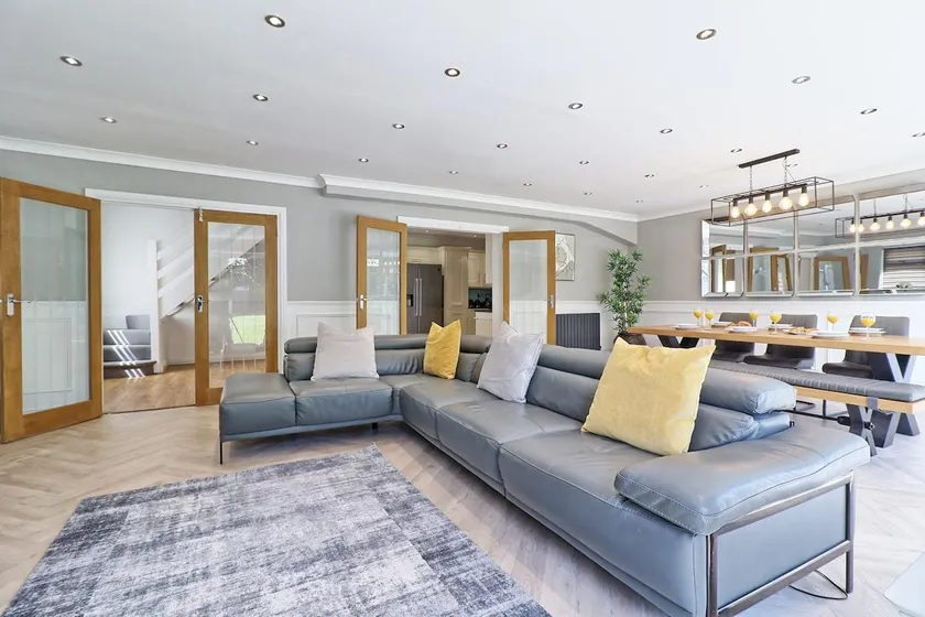 LMV Property - Modern Luxury Family Home in Theydon Bois With London Skyline Views - Image 1