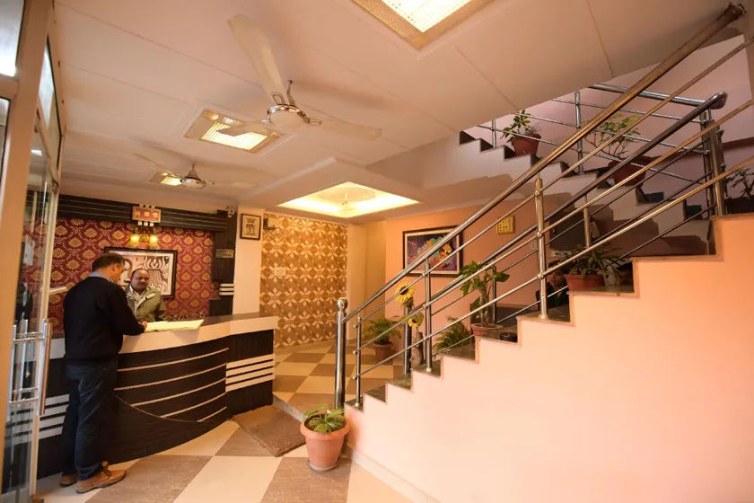 Hotel Ganga Vilas - Image 1