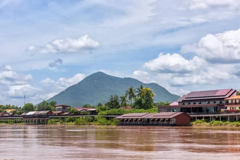 Riverside Chiangkhan - Image 1