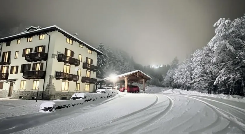 Cervinia House - Alpine Apartments & Chalet - Image 1