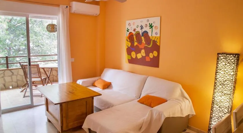 Apartamento con encanto junto a la playa y en el centro del pueblo - Image 1