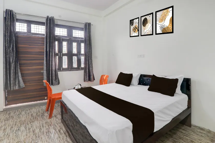 SPOT ON Om Hotel & Restorent - Image 1