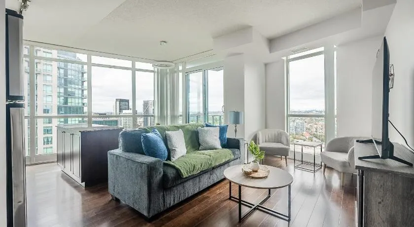 High-Rise Condo with CN Tower View - Balcony - Free Parking - Downtown Toronto - Image 1