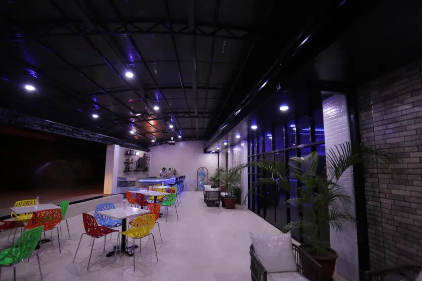 HalfWay House Hostel Mactan Cebu Airport - Image 1