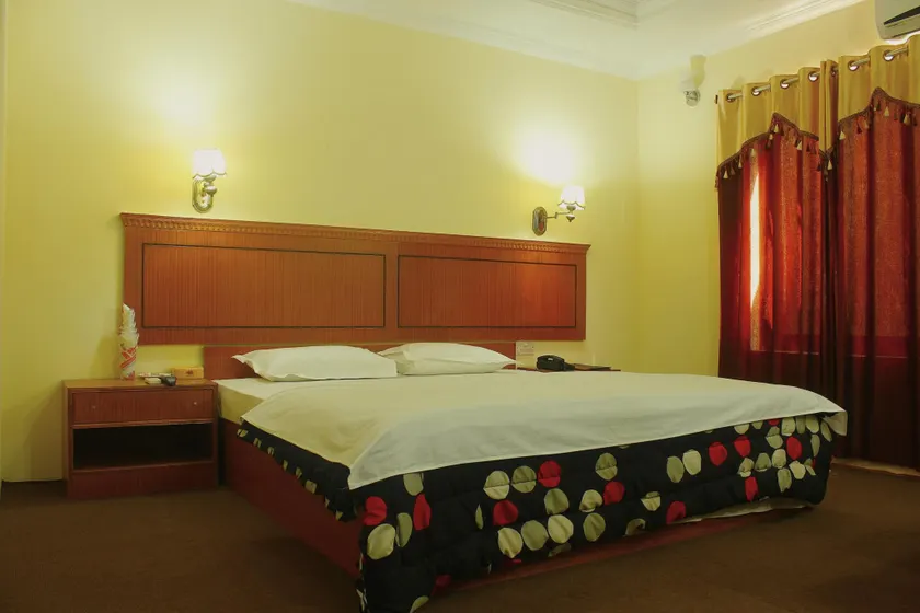 Hotel Suraj - Image 1