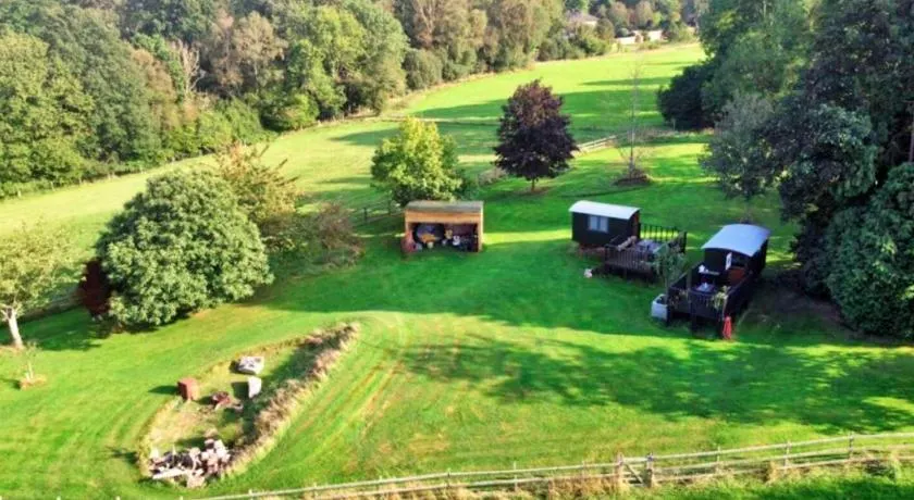 Finest Retreats- Shepherds Hut at Hilltop Farm - Image 1