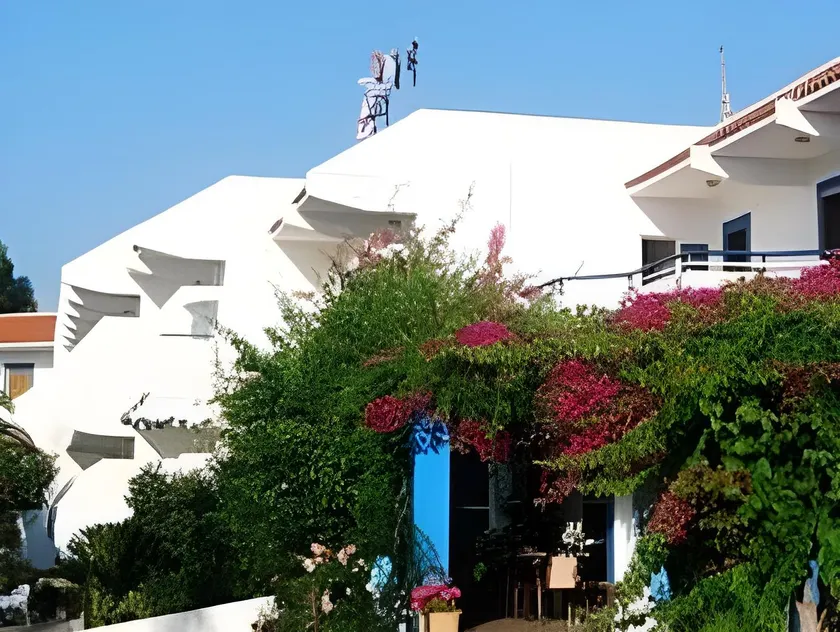 Nirvana Beach Hotel - Image 1