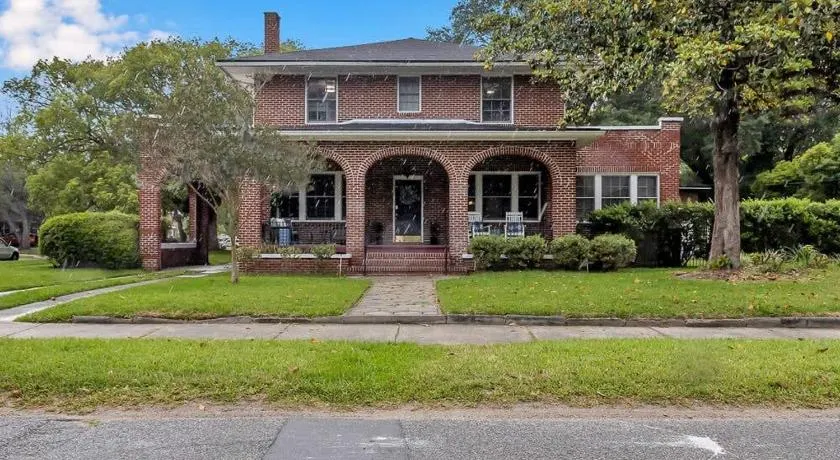 Stunning and Cozy 4BR in Historic Avondale - Image 1