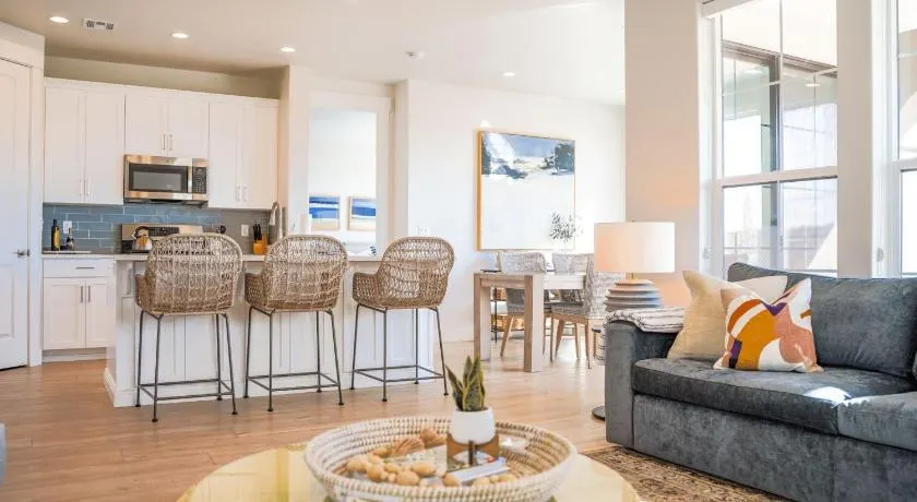 Shangri - La townhouse - Image 1
