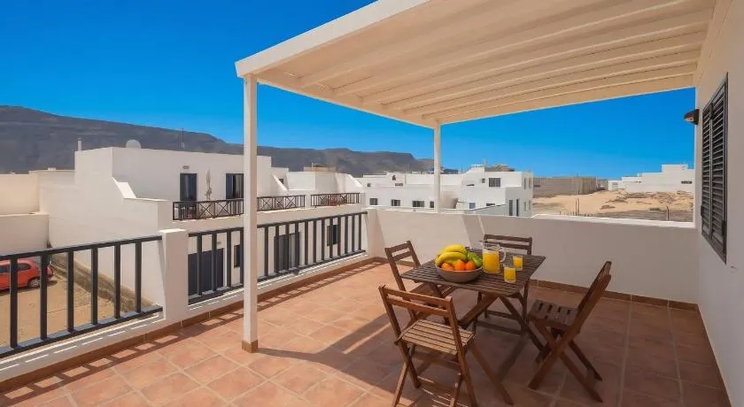 La Graciosa casa patio y terraza vista mar 6P by Lightbooking - Image 1