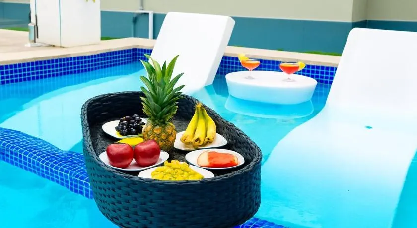 Solara retreat luxury manor -Full Service Luxury Stay - Image 1