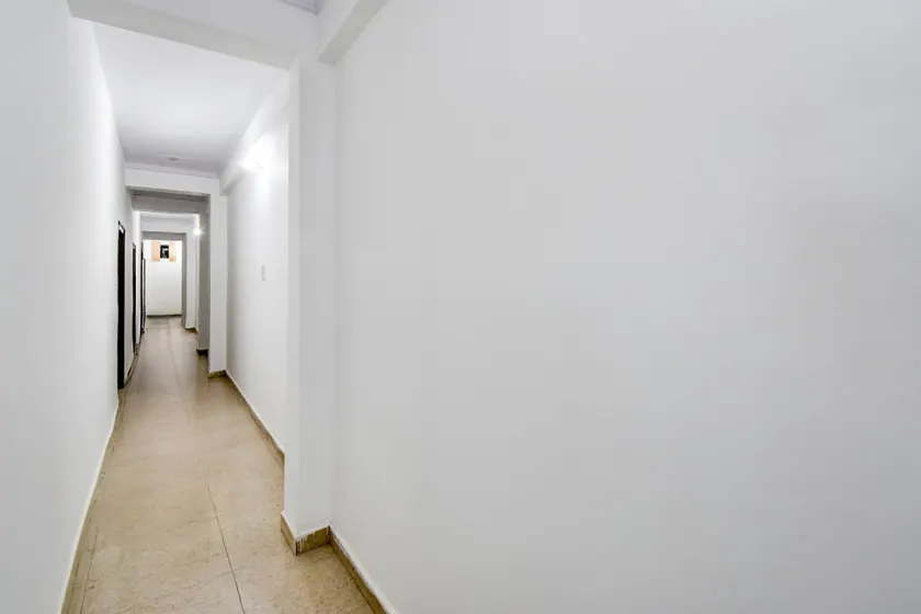 Hotel O by OYO SRS Inn Guest House - Image 1