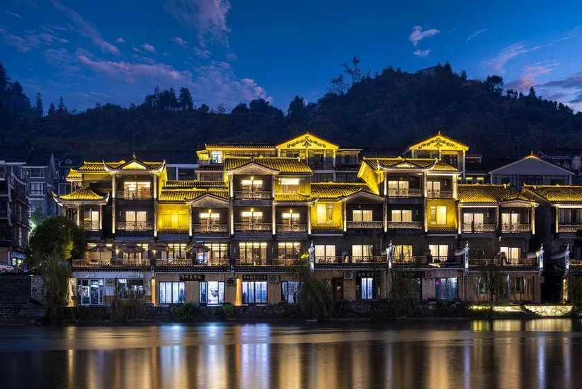 FengHuang Shan Shui Lian Xin Hotel - Image 1