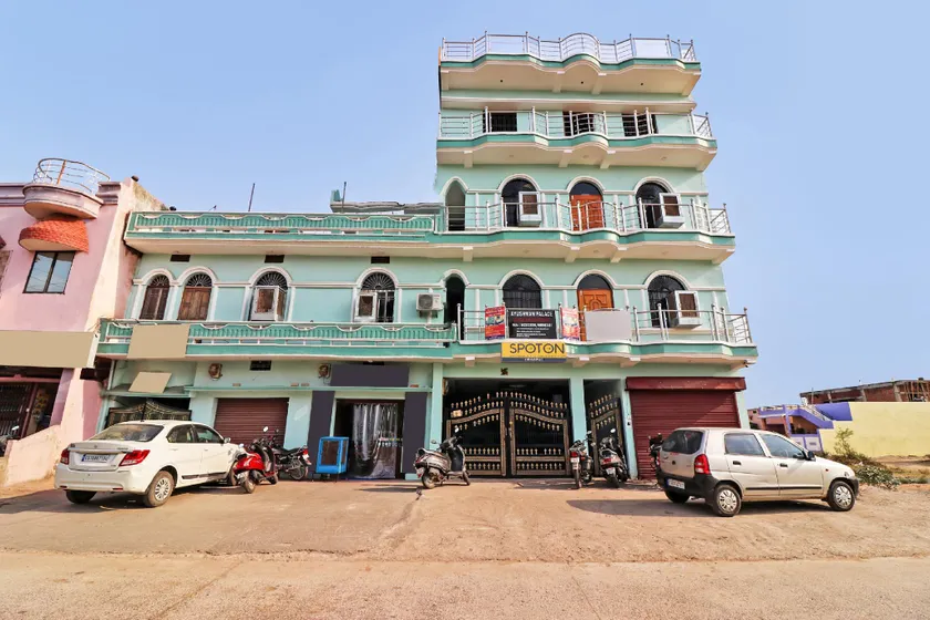 SPOT ON 37040 Hotel Ayushman Palace - Image 1