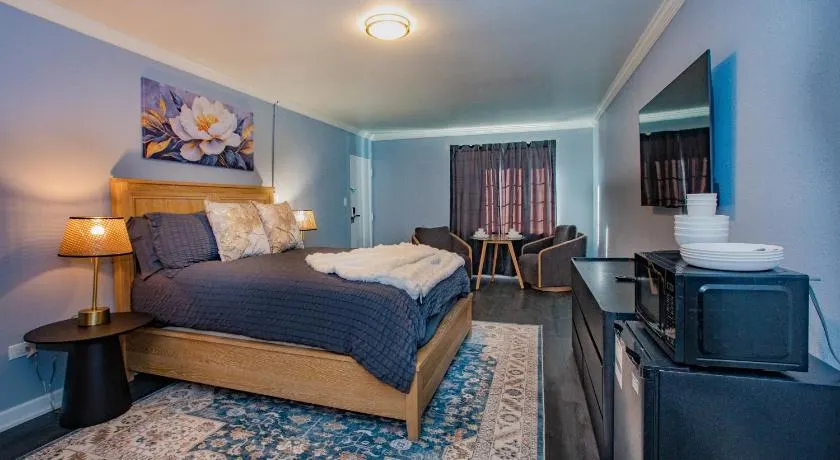 Residences at Windsor 2228 - Image 1