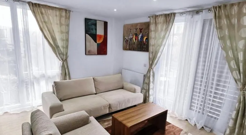 Luxury 2-Bedroom London Apartment, Near Liverpool Street, Balcony, Free Parking - Image 1