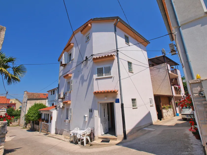 Apartment 891 - Image 1