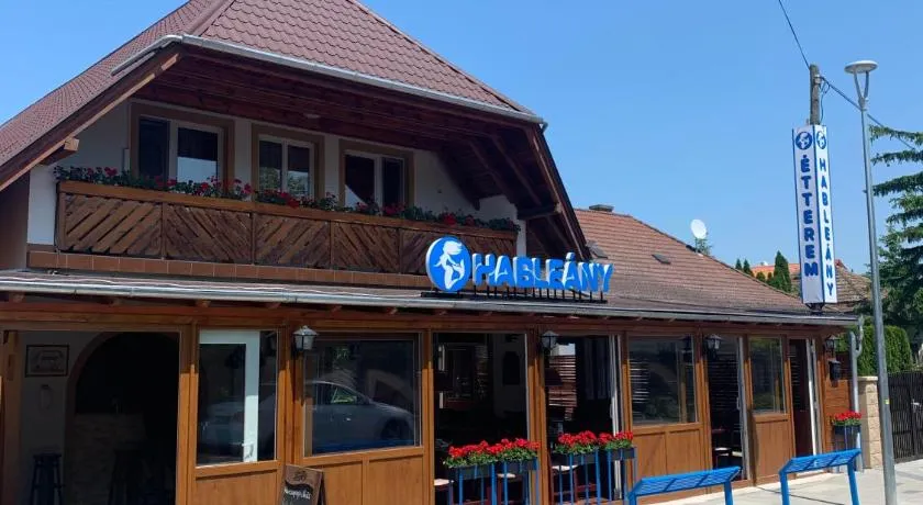Hableány Étterem, Pizzéria és Vendégház - Image 1